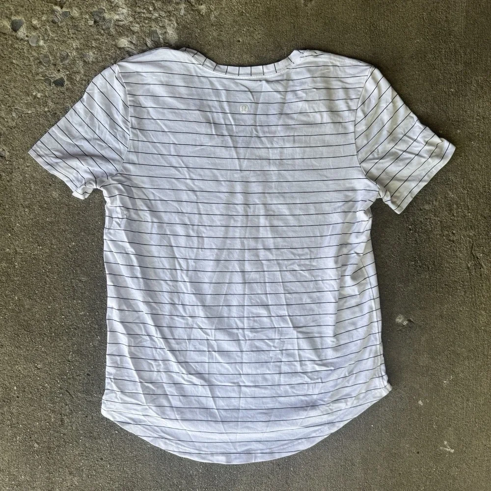 Lululemon Love V-Neck T-Shirt‎ - Size 6